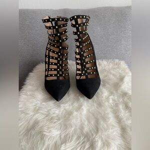 Wild Diva Black & Gold Heels 👠